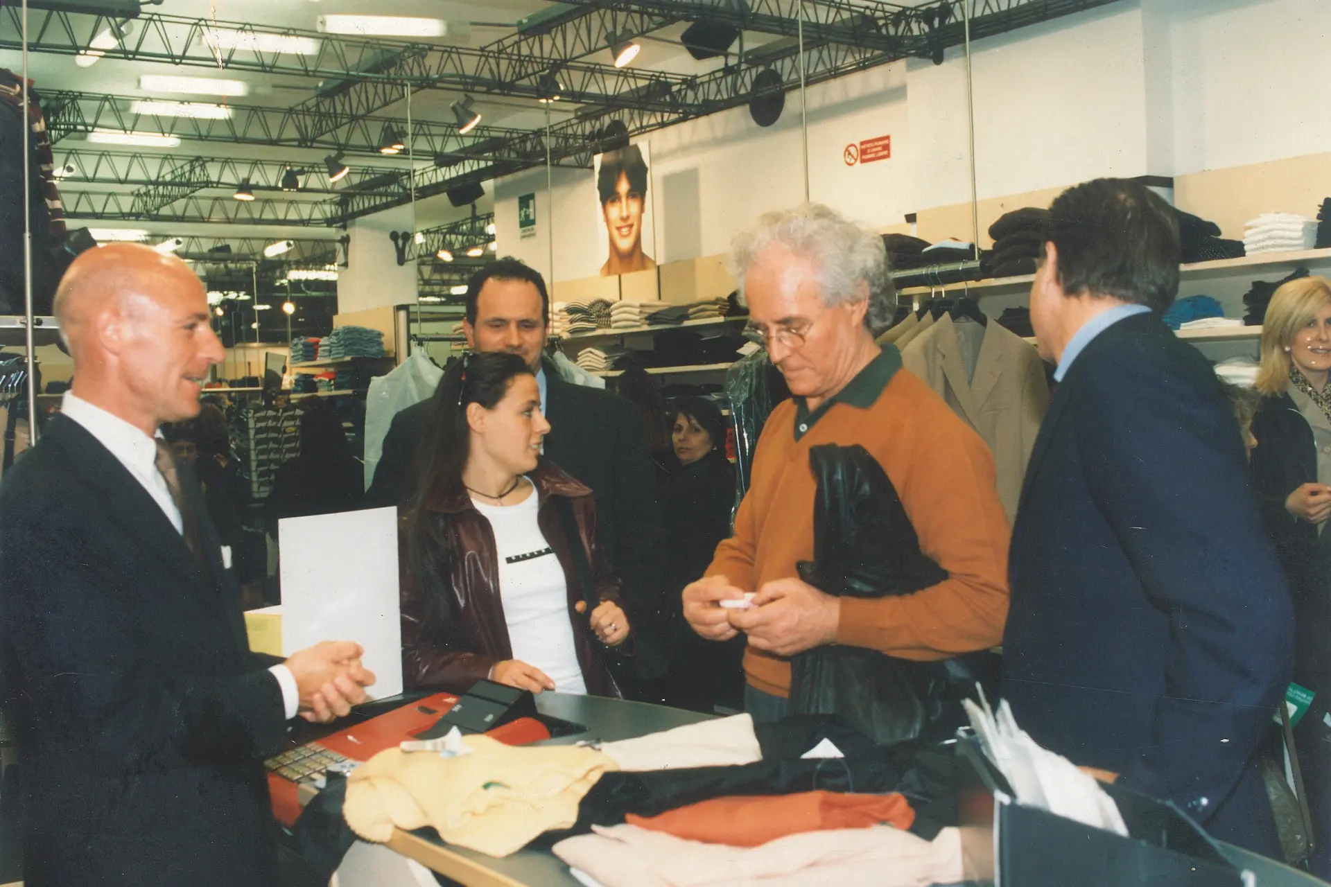 Inaugurazione di uno store allestito dalla squadra